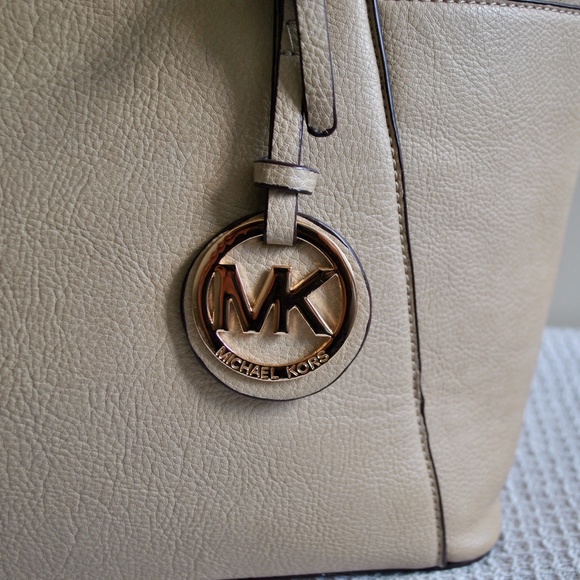 NWOT Michael Kors Jet Set Beige Bag - Picture 6 of 7
